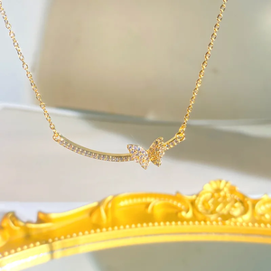 Collar de mariposa para mujer en acero inoxidable 304 con baño de oro de 0.03µm de espesor con incrustaciones de circonita en cadena de cable. - Product Image 5