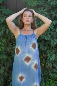 Vestido largo de algodón con efecto tie-dye azul estilo bohemio para mujer, sin mangas, holgado, para verano y playa - Product Image 4