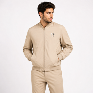 Chaqueta bomber ligera para hombre con textura suave, ajuste cómodo y apariencia moderna para viajes al aire libre y uso diario informal. - Product Image 1