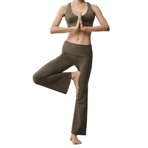 Ensemble haut à manches courtes et legging évasé avec logo personnalisé pour femme, ensemble 2 pièces en nylon et spandex, vêtements de yoga compressifs, fabrication OEM - Product Image 4
