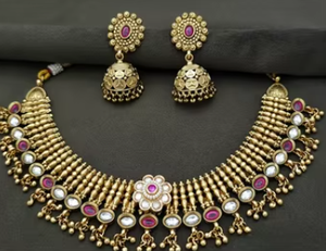 Charmant collier de qualité supérieure avec finition or mat avec boucles d'oreilles pour femmes bijoux de créateur pour la collection de mariage - Product Image 2