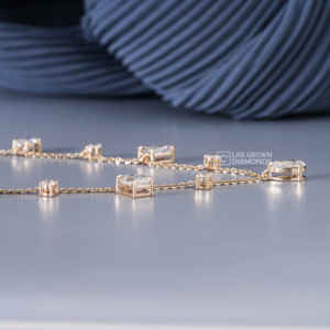 จี้ทองคำขาว 14K ประดับมรกตทรงรี ทรงหยดน้ำ และทรงกลม พร้อมเพชรโมอิสซาไนต์สำหรับผู้หญิง หรูหรา น้ำหนักรวม 5.02 กะรัต น้ำหนัก 5.65 กรัม คุณภาพดี - Product Image 3