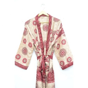 Nouvel arrivage Kimono élégant en soie imprimée Robe portefeuille Robe longue Nuisette de plage Vêtements de nuit Peignoir pour le printemps l'été Tissu tissé - Product Image 4