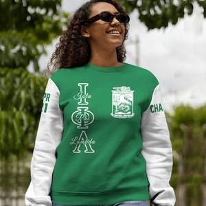 Sudadera Universitaria Personalizada Iota Phi Lambda, Verde Esmeralda y Blanco, con el Escudo de la Hermandad Griega, Sudadera con Capucha Personalizada para Mujer - Product Image 2