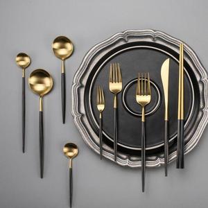 Bandeja Moderna de Metal Dorado de 1L con Tapa y Tetera, Jarra de Agua, Linea Exports Inc LE-F1189 Uttar - Product Image 4