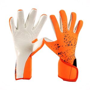 Gants de gardien de but de football 2024 antidérapants pour enfants et adultes, résistants à l'usure, vêtements de sport, gants en cuir de football en provenance du Pakistan - Product Image 1