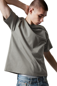 เสื้อยืดคอกลมทรงบ็อกซี่ฟิตสำหรับผู้ชาย ผ้าฝ้าย 100% พิมพ์ลายโลโก้ด้านหน้าด้วยเทคนิคซิลค์สกรีน ทรงหลวม คุณภาพสูง เสื้อยืดลำลองสไตล์สตรีทแวร์ - Product Image 5