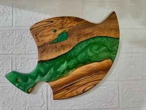 Planche de cuisine en bois finition naturelle avec résine époxy, planche à découper en bois de rivière de qualité supérieure, planche de découpe design en bois dur et époxy - Product Image 3