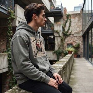Sudadera con Capucha Gris Personalizada con Estampado Gráfico para Hombre, Ropa Casual Urbana, Sudadera con Capucha con Estampado de Periódico, Ropa al por Mayor OEM ODM - Product Image 3