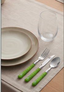 Ensemble de couverts modernes en acier inoxydable avec manches en plastique vert, compatibles lave-vaisselle, pour le camping et l'extérieur - Product Image 6