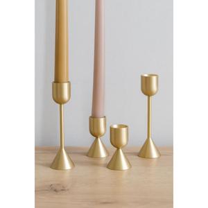 Ensemble de 4 bougeoirs en laiton massif doré qui ajoute une lueur magique aux réceptions du soir - Product Image 3