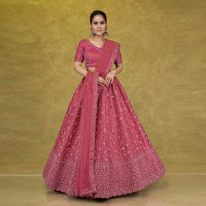 ชุดเลเฮนกาโชลีแบบยาวถึงพื้น ตกแต่งด้วยลายปักดอกไม้สวยงาม พร้อมขอบระบาย |   ชุดแต่งงานผู้หญิงสำหรับงานดิวาลี ป้องกันรอยยับ - Product Image 3