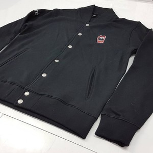 Chaqueta Bomber Varsity Unisex Negra con Camuflaje, Logotipo Bordado en la Parte Delantera, Cierre de Cremallera, Estilo Formal, Corte Holgado, Impermeable - Product Image 1