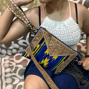 ODM OEM Recién llegado Mano Tooled Saddle Manta Fringe Wristlet Crossbody Bag para mujeres Bolsos de cuero genuino de alta calidad - Product Image 4