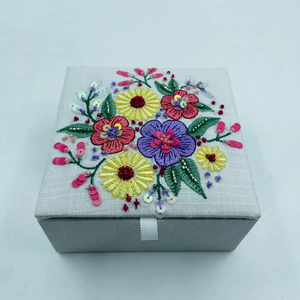 Caja de Joyería Bordada con Diseño Floral Rectangular Negro, Estilo Vintage, Cierre con Tapa para Guardar Joyas - Product Image 4