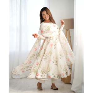 Robe Anarkali de mariage KB Beautiful Modest rose foncé avec dupatta, taille XS, pour fêtes et occasions spéciales - Product Image 2