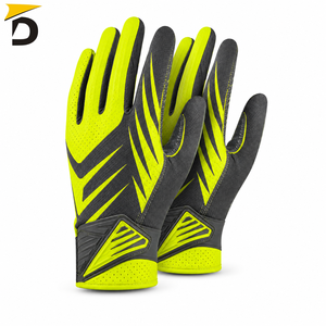 Gants de football performants dotés d'une paume optimisée pour l'adhérence et d'une conception légère pour une manipulation confiante lors des actions rapides du jeu. - Product Image 2