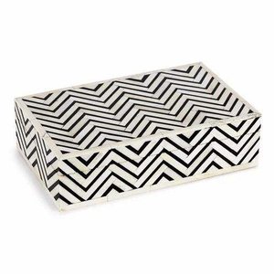 Boîte en bois personnalisée avec incrustation florale, bleue et blanche, pour rangement décoratif, idéale pour organiser les cadeaux de mariage - Product Image 2