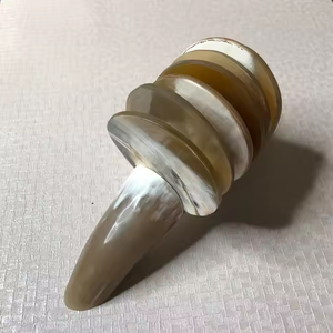 Posavasos de cuerno de búfalo natural para una decoración elegante de la mesa. Juego de posavasos de cuerno artesanal con acabado orgánico. Posavasos de cuerno de lujo. - Product Image 5