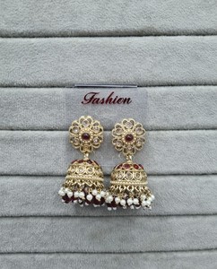 Boucles d'oreilles Jhumka plaquées or style Bollywood, perles traditionnelles indiennes, clous floraux, perles à pampilles, bijoux de mode pour femmes - Product Image 3