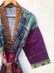 เสื้อคลุมอาบน้ำผ้าไหมเนื้อนุ่มหลากสี ยี่ห้อ Regal House Wear ชุดนอน เสื้อคลุมสไตล์อินเดีย วินเทจ ทำจากผ้าไหมซารีรีไซเคิล ขายส่ง - Product Image 3