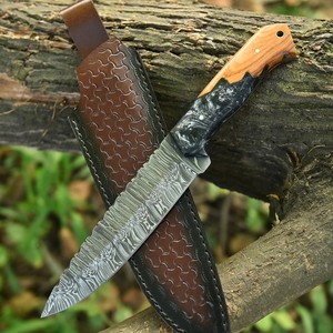 Couteau de camping à lame fixe en acier Damas forgé à la main avec étui, couteau de chasse OEM personnalisé à lame pleine avec manche haut de gamme - Product Image 1