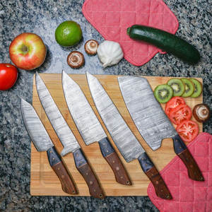Coffrets de couteaux de chef en acier Damas, qualité professionnelle, outils de cuisine idéaux pour les chefs, les restaurants et les studios culinaires - Product Image 1