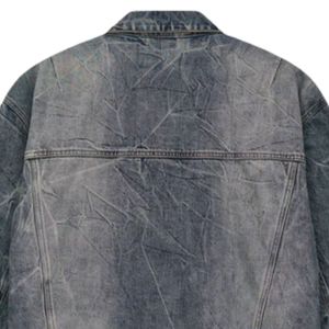 Veste en jean vintage pour homme avec un design élégant, un tissu durable et des détails de boutons classiques pour un look décontracté moderne - Product Image 4