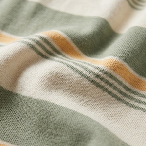 T-shirt pour homme à rayures horizontales d'inspiration vintage, avec des lignes vert terre, crème et jaune moutarde, pour une mode décontractée d'été - Product Image 6
