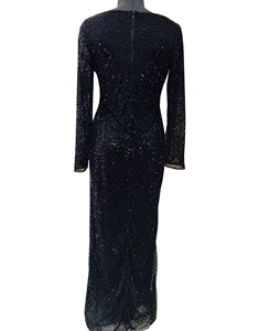 Robe de soirée sirène noire élégante et luxueuse à manches longues, ornée de sequins et de perles, col en V, longueur ras du sol, faite à la main - Product Image 3