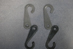 Crochets en plastique rentables de haute qualité pour l'affichage de chaussettes et de vêtements fabriqués au Vietnam - Product Image 5