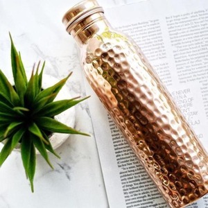 Botella de Agua de Cobre de Lujo con Revestimiento Anticorrosión para una Vida Moderna y Consciente de la Salud que Combina la Tradición Antigua con lo Contemporáneo - Product Image 1
