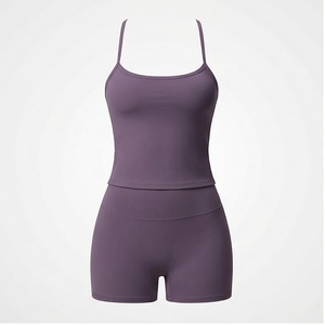 Ensemble de yoga 2 pièces, col carré, bretelles spaghetti, short taille haute sans couture, vêtements de sport unis - Product Image 1