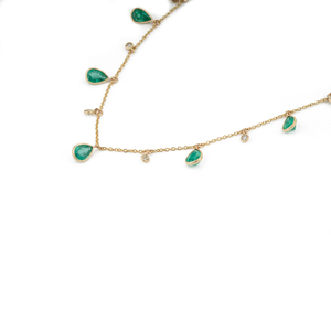 Collar de Cadena Minimalista con Dijes de Esmeralda en Forma de Pera y Diamantes de Corte Redondo, Diseño Hecho a Mano, en Oro Amarillo Sólido de 14K - Product Image 5