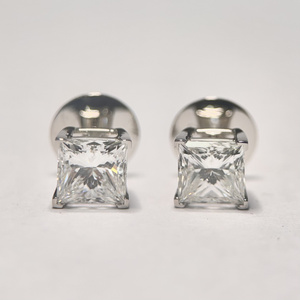 Pendientes de Diamantes Cultivados en Laboratorio con Corte Princesa de 4 Quilates |   Certificado IGI Oro Blanco de 10k - Product Image 5