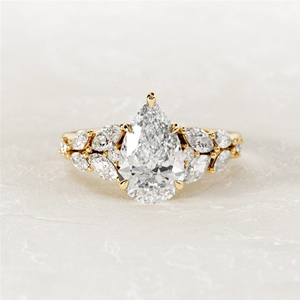 Anillo de Compromiso y Boda con Diamante Cultivado en Laboratorio, Corte Pera, 2.90 Quilates, Oro Amarillo de 14k, Joyería para Regalo - Product Image 1