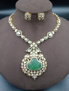 Conjunto de collar con colgante de jade chapado en oro con detalles de diamantes, joyería clásica de boda para mujer, collar nupcial, estilo real tradicional. - Product Image 1