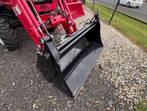 Tracteur Mahindra Max 28A HST 2025 d'occasion en excellent état avec chargeur 4-en-1 et broyeur de 1200 mm à prix réduit - Product Image 6