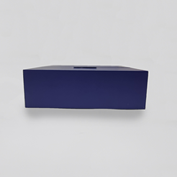 Boîte cadeau haut de gamme conçue avec une structure en papier rigide offrant un emballage sécurisé et une présentation raffinée pour offrir en cadeau