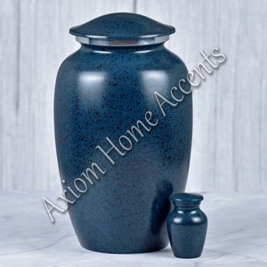 Urne funéraire sophistiquée en aluminium avec un savoir-faire détaillé Belle urne hommage par Axiom Home Accents - Product Image 1