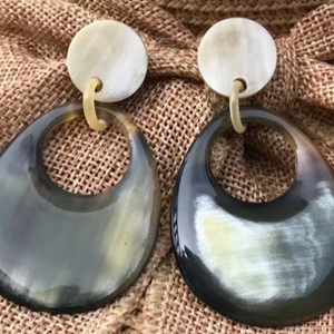 Pendientes Elegantes y Modernos Hechos a Mano con Cuerno de Búfalo, Ecológicos y Personalizables, Ideales para Bodas - Product Image 6