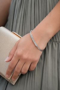 Brazalete de Moissanita con Corte Redondo en Plata de Ley 925 con Engaste de Garras |   Elegante Brazalete Apilable para Mujer, Chapado en Rodio - Product Image 5
