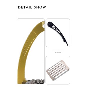 Estribos de aluminio dorados con superficie texturizada negra y tacos metálicos para montar a caballo, estribos con superficie texturizada negra, tacos metálicos - Product Image 2