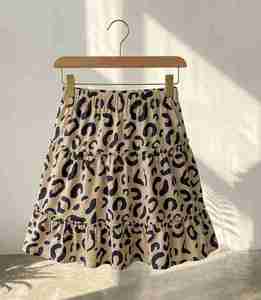 Conjunto de 2 Piezas con Estampado de Leopardo, Top Corto Transpirable 100% Algodón y Falda con Volantes, Ropa Urbana Moderna y Linda para Primavera - Product Image 5