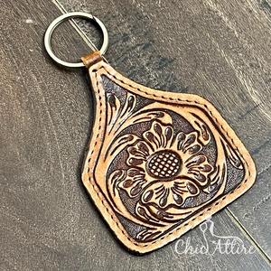 Porte-clés en cuir véritable repoussé floral style western, fait main et personnalisé - Product Image 1