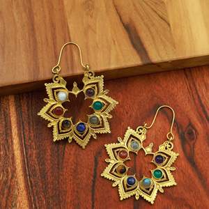 Boucles d'oreilles créoles en laiton motif Mandala 7 Chakras, vintage, avec pendentifs multi-pierres précieuses et cristaux de guérison, bijoux bohèmes - Product Image 3