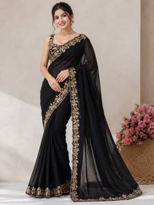 Sari Vichitra de créateur avec broderie C Pallu, motif à séquence codée et bordure découpée, accompagné d'un chemisier Vichitra - Product Image 3
