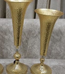 Vase à fleurs en métal doré Art Déco, haute qualité, résistant à la rouille, fait main, pour la décoration de la maison, du salon ou d'un mariage. - Product Image 1