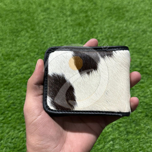 Portefeuille court pour homme en cuir de vachette véritable fait main de qualité supérieure, avec organiseur de cartes et finition rustique en cuir à poils. - Product Image 2