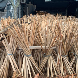 VDEX du Viet Nam fournit des matières premières pour fabriquer un manche de balai en bois naturel pour la maison et le jardin. - Product Image 6